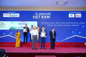 Doanh nhân Vũ Xuân Hải nhận Top 10 Thương hiệu, sản phẩm dịch vụ nổi tiếng Đông Nam Á