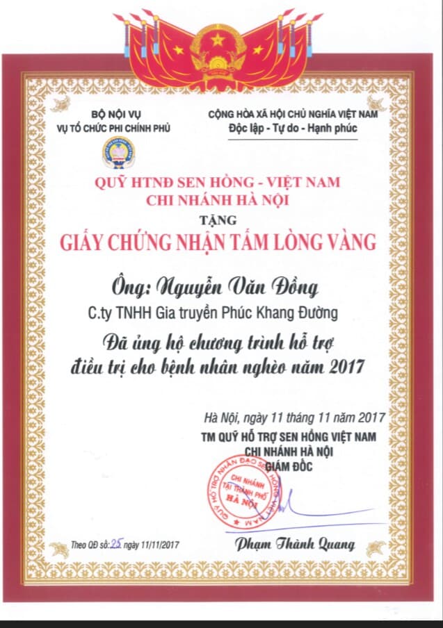 Lương y Nguyẽn Văn Đồng rất tích cực tham gia chương trình từ thiện, hỗ trợ bệnh nhân nghèo