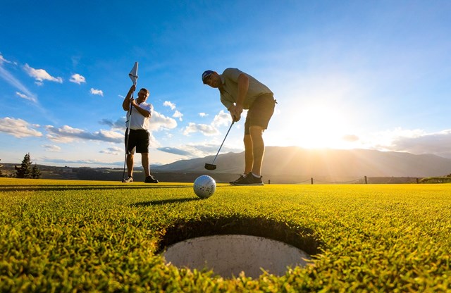 Tại sao Golf luôn được mệnh danh là môn thể thao quý tộc, dành cho người giàu?
