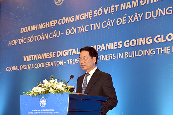 Bộ trưởng bộ Thông tin truyền thông Nguyễn Mạnh Hùng phát biểu tại hội nghị