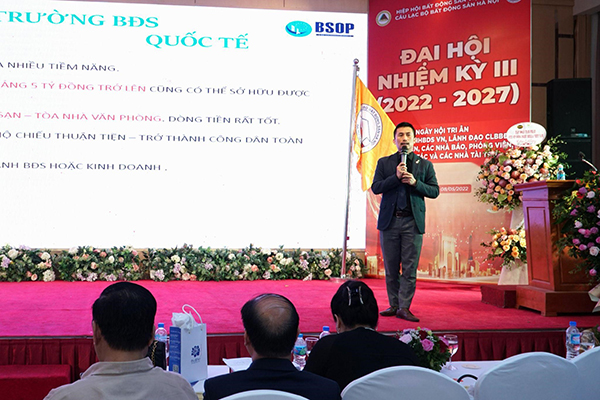 Ông Lưu Minh Ngọc - Tổng giám đốc Bắc Sơn Group & BSOP đại diện Trung tâm Tư vấn Kinh doanh BĐS Quốc tế chia sẻ tại Đại hội nhiệm kỳ III của HNREA