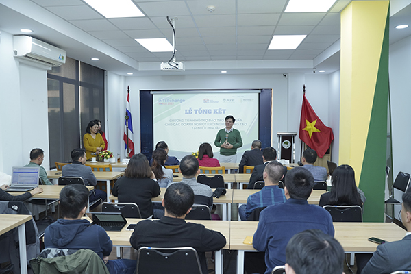 Toàn cảnh buổi lễ tổng kết chương trình “Viet Startup INTERchange”
